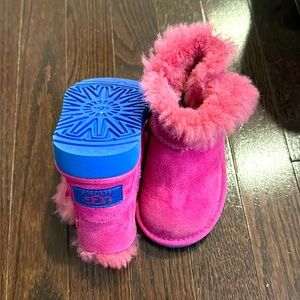 UGG Toddler kids size 7